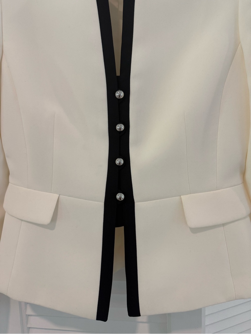 Tahari jacket - Picture 2 of 4